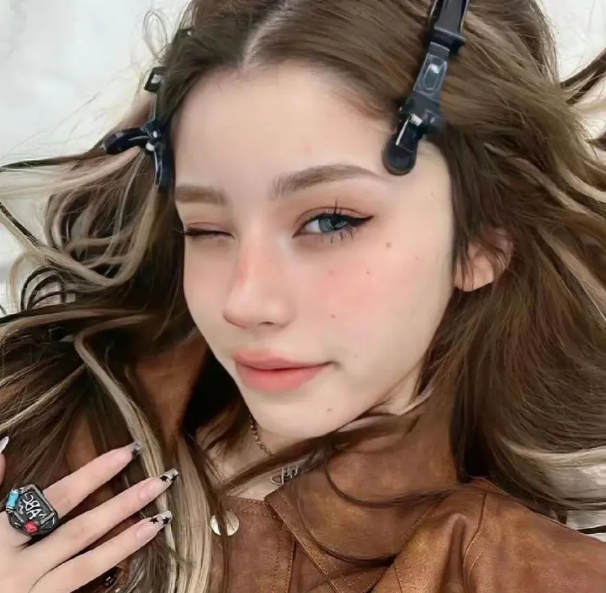 青青河畔草
